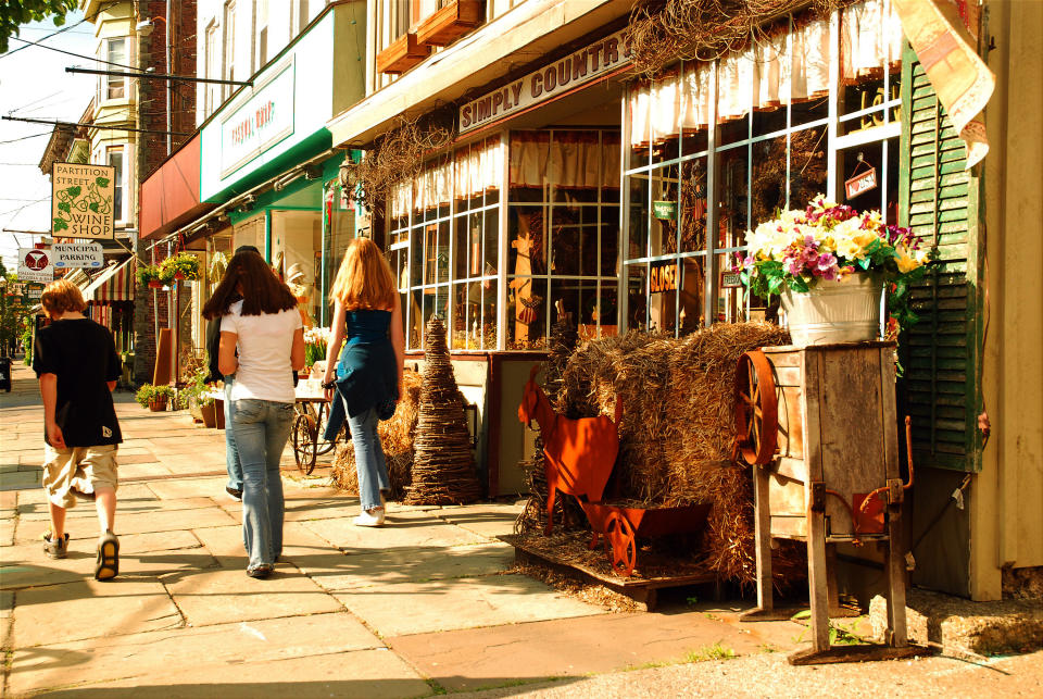 Quaint street lined with shops, one with the name "Simply Country"