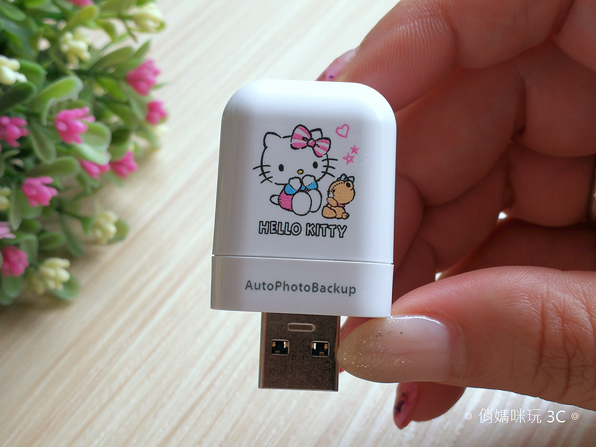 PhotoFast AutoPhotoBackup 備份方塊 Hello Kitty 授權版開箱 (俏媽咪玩 3C) (10).png