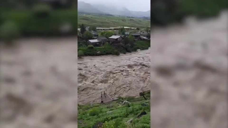 Yellowstone: Flooding destroys roads and bridges