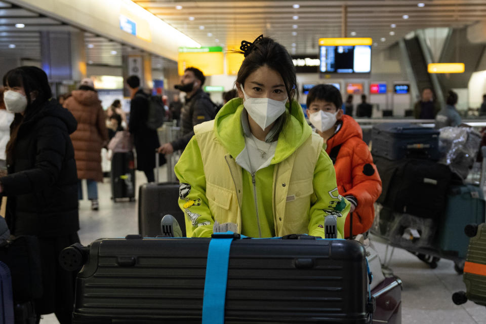 LONDON, ENGLAND - DECEMBER 29: People arrive at Heathrow airport on a flight from Shanghai on December 29, 2022 in London, United Kingdom. Following China's announcement earlier this week that it was lifting travel restrictions despite a surge in Covid cases across the country, the UK Government has said there are 