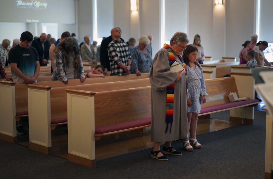 Congregation at the Fern Creek Baptist Church in Louisville, Ky., which was one of five churches disfellowshipped from the Southern Baptist Convention because they have female pastors. <a href="https://newsroom.ap.org/detail/SBCFemalePastorsAppeal/076647bdef944a5ca17d9c2491a55c3e/photo?Query=southern%20baptists&mediaType=photo&sortBy=&dateRange=Anytime&totalCount=824&currentItemNo=6" rel="nofollow noopener" target="_blank" data-ylk="slk:AP Photo/Jessie Wardarski;elm:context_link;itc:0;sec:content-canvas" class="link ">AP Photo/Jessie Wardarski</a>