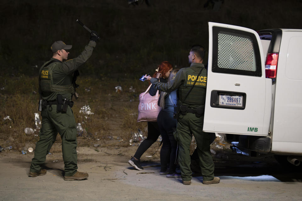 SAN DIEGO, CALIFORNIA, UNITED STATES - 2023/05/12: Asylum seekers are loaded into vans to be officially processed into the United States system.  / Credit: Jon Putman/SOPA Images/LightRocket via Getty Images