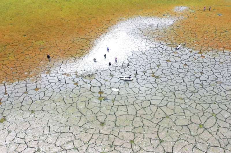 台灣缺水、乾旱、2021年4月下旬的南投日月潭。（美聯社）