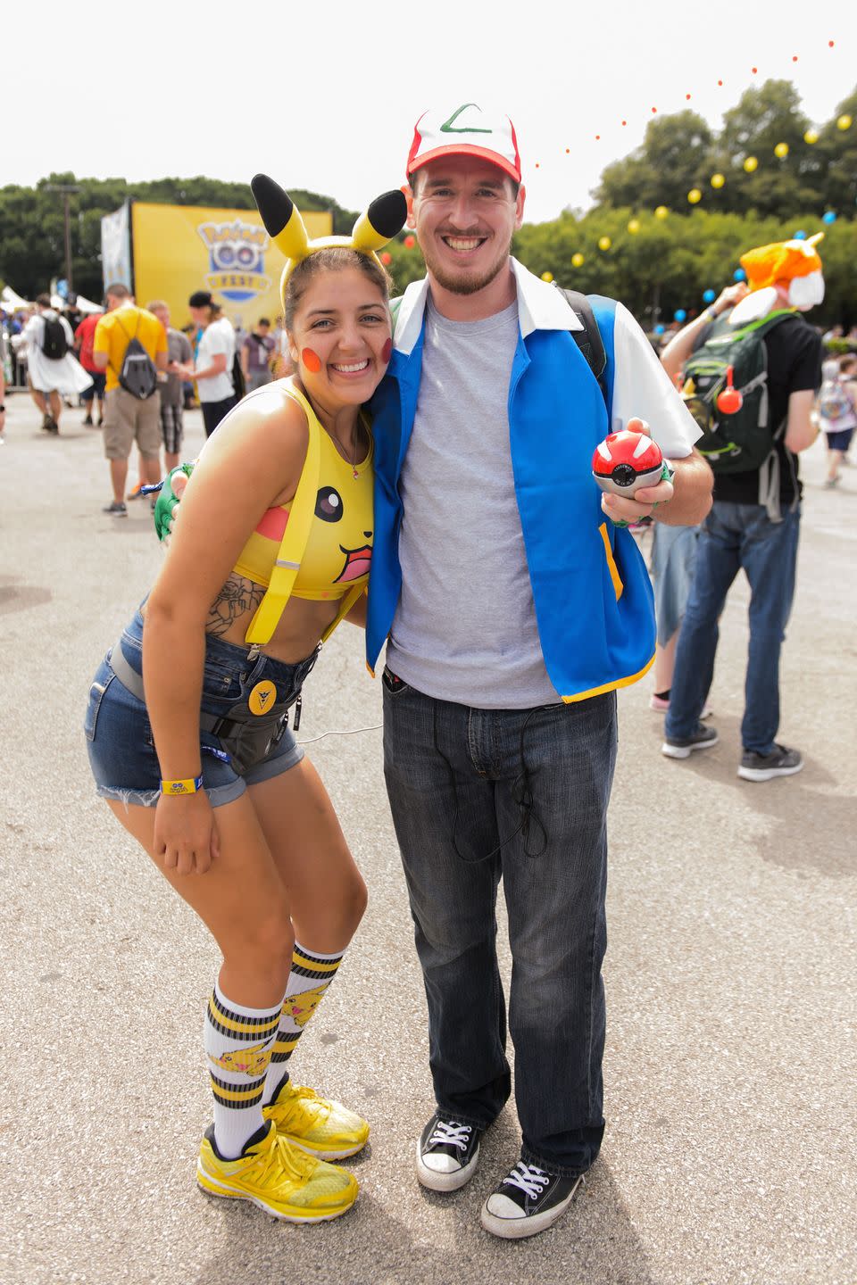 couples halloween costumes pikachu and ash from 'pokémon'