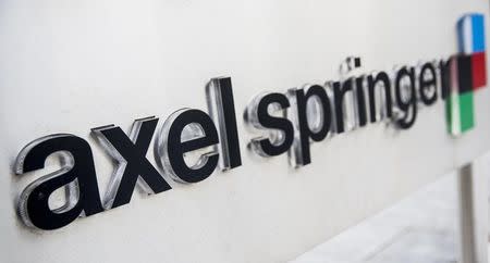 The logo of the German publisher Axel Springer is seen outside its headquarters in Berlin August 7, 2013. REUTERS/Thomas Peter