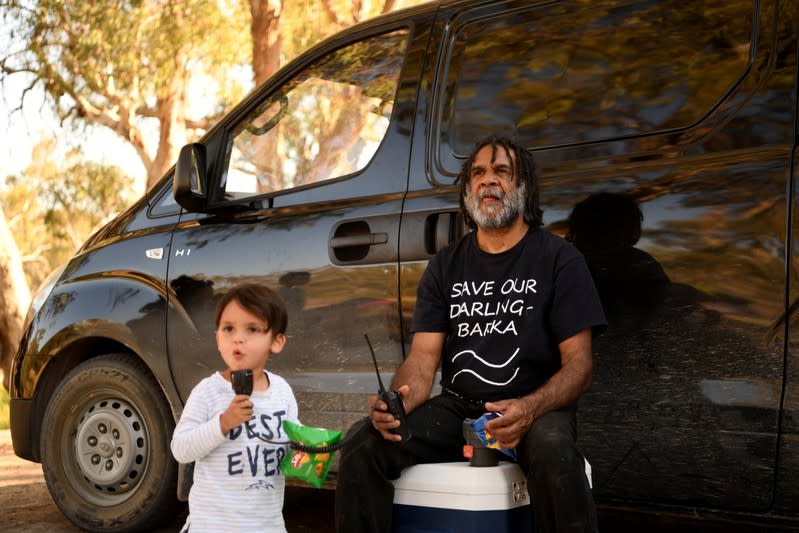 The Wider Image: Thirst turns to anger as Australia's mighty river runs dry