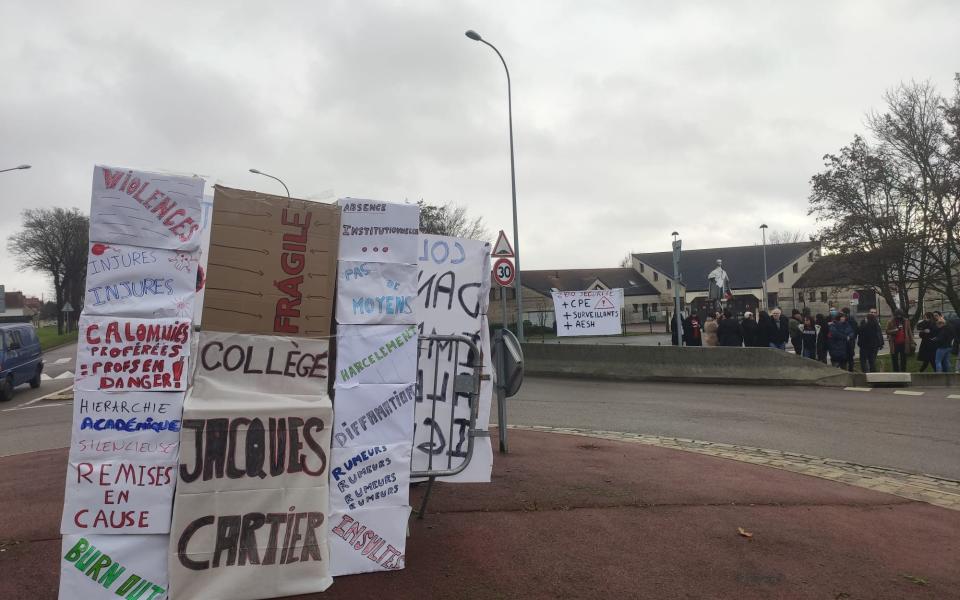 Staff at the Jacques-Cartier school in Issou refused to work on Monday and held a protest saying they feared for their safety