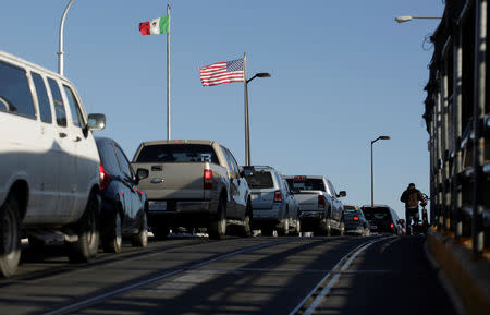 Drivers wait in line to cross to El Paso, Texas, on the international border crossing bridge Paso del Norte, in Ciudad Juarez, Mexico April 1,2019. REUTERS/Jose Luis Gonzalez