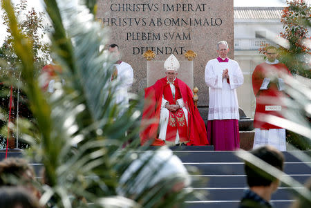 Pope Francis leads the Palm Sunday Mass in Saint Peter's Square, at the Vatican, April 14, 2019. REUTERS/Remo Casilli