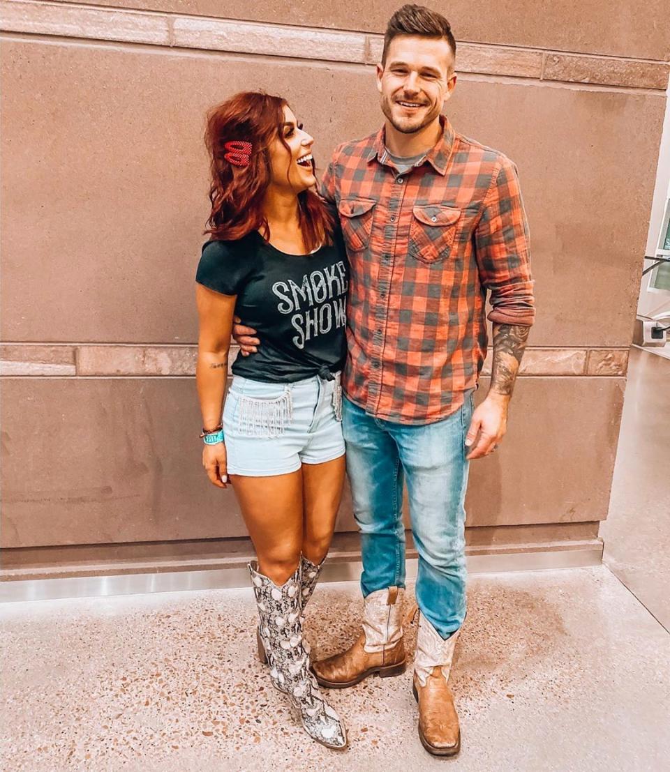 Chelsea Houska poses with Cole DeBoer