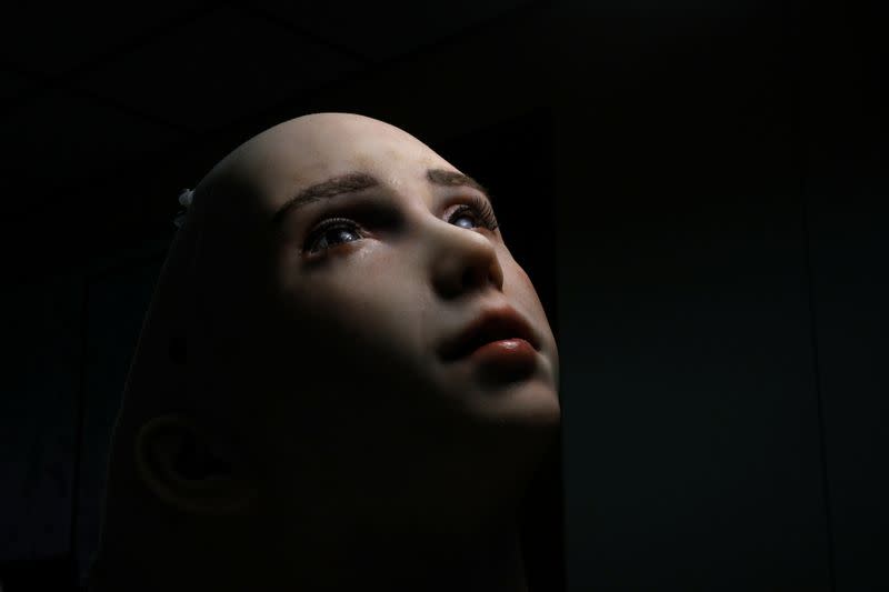 El robot humanoide Grace, desarrollado por Hanson Robotics en el laboratorio de la compañía en Hong Kong