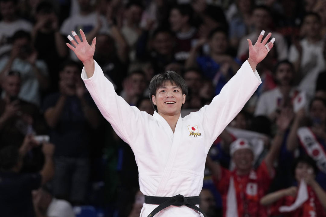  Hifumi Abe. (AP Photo/Eugene Hoshiko)