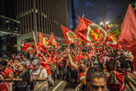 <p>Supporters of suspended president Dilma Rousseff demonstrate during her impeachment trial, in São Paulo. (Photo: Cris Faga/NurPhoto via Getty Images) </p>