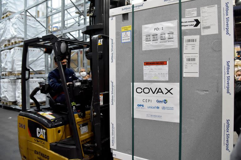 La Argentina recibió el 28 de marzo el primer envío a través de Covax de 218.000 dosis de la vacuna AstraZeneca/Oxford