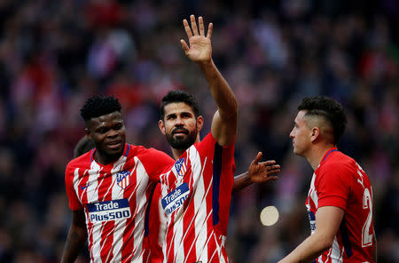 Soccer Football - La Liga Santander - Atletico Madrid vs Athletic Bilbao - Wanda Metropolitano, Madrid, Spain - February 18, 2018 Atletico Madrid's Diego Costa celebrates scoring their second goal with team mates REUTERS/Javier Barbancho