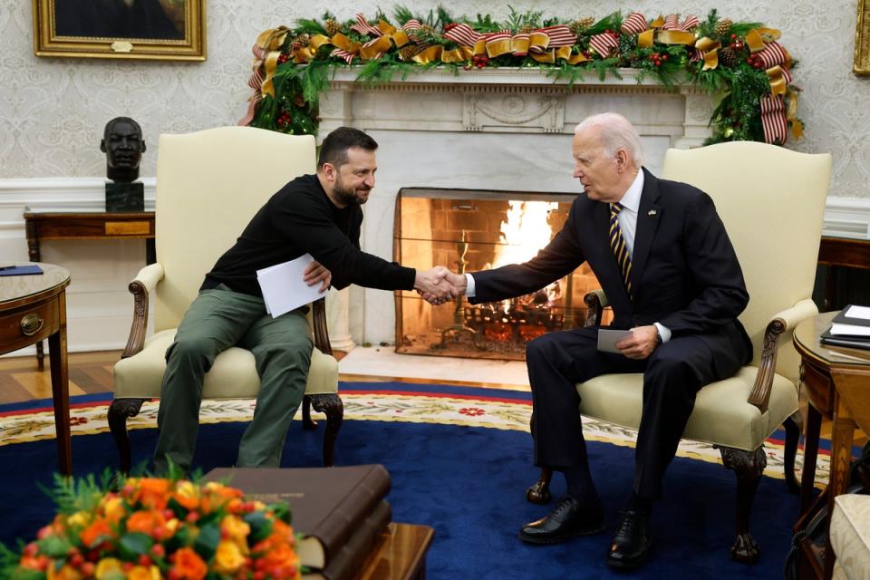 Volodymyr Zelensky and Joe Biden shake hands on December 12, 2023 in Washington, DC (Getty Images)