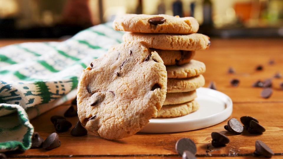 Keto Chocolate Chip Cookie