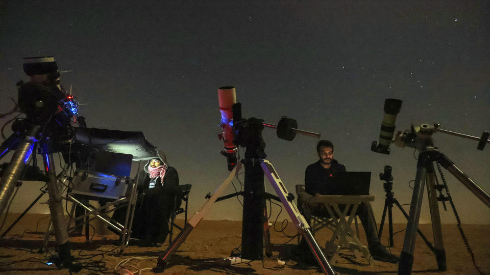 Astrophotographers in a desert in Kuwait observing comet C/2022 E3 during its closest approach to Earth on Feb. 1.