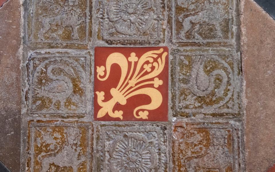 Yorkist symbol in the tiled church floor - Dale Cherry