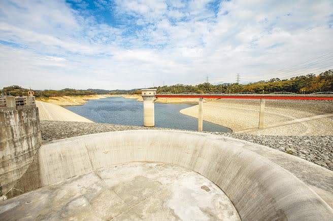 提供給新竹科學園區用水的寶二水庫，其蓄水量到23日只剩15.27％。（羅浚濱攝）