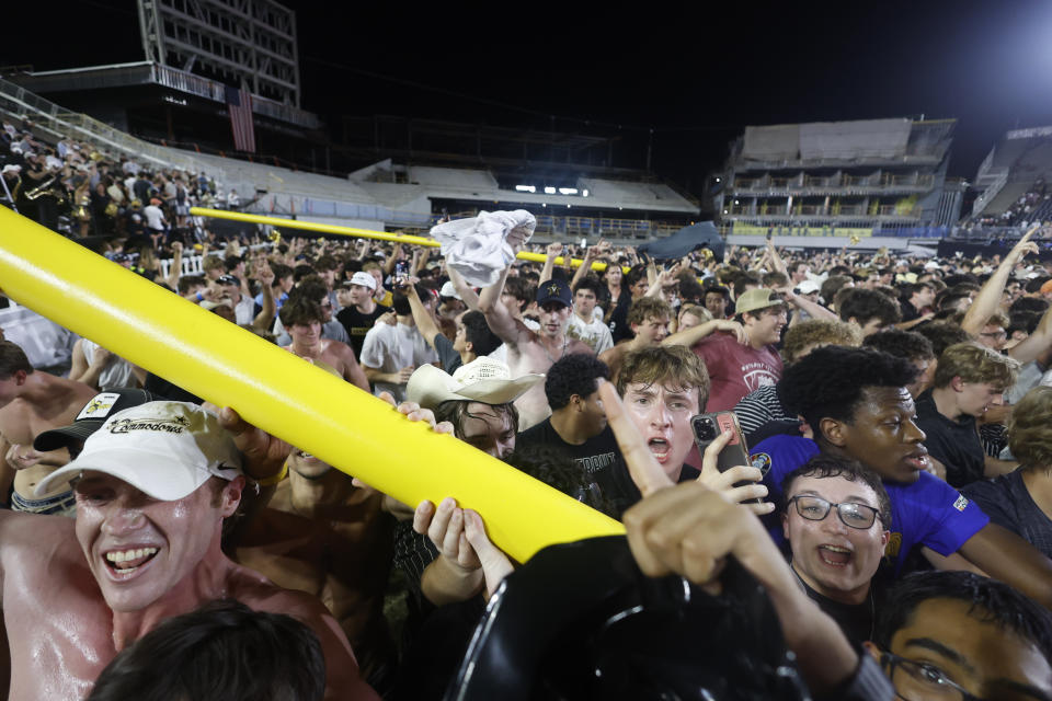 Vanderbilt fans carrying the goal posts off the field. (Matthew Maxey/Icon Sportswire via Getty Images)