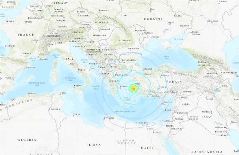 土耳其災害與應變管理署指出，愛琴海地區在台灣時間晚間7點51分發生規模7.0強震。（圖／翻攝自earthquake.usgs.gov）