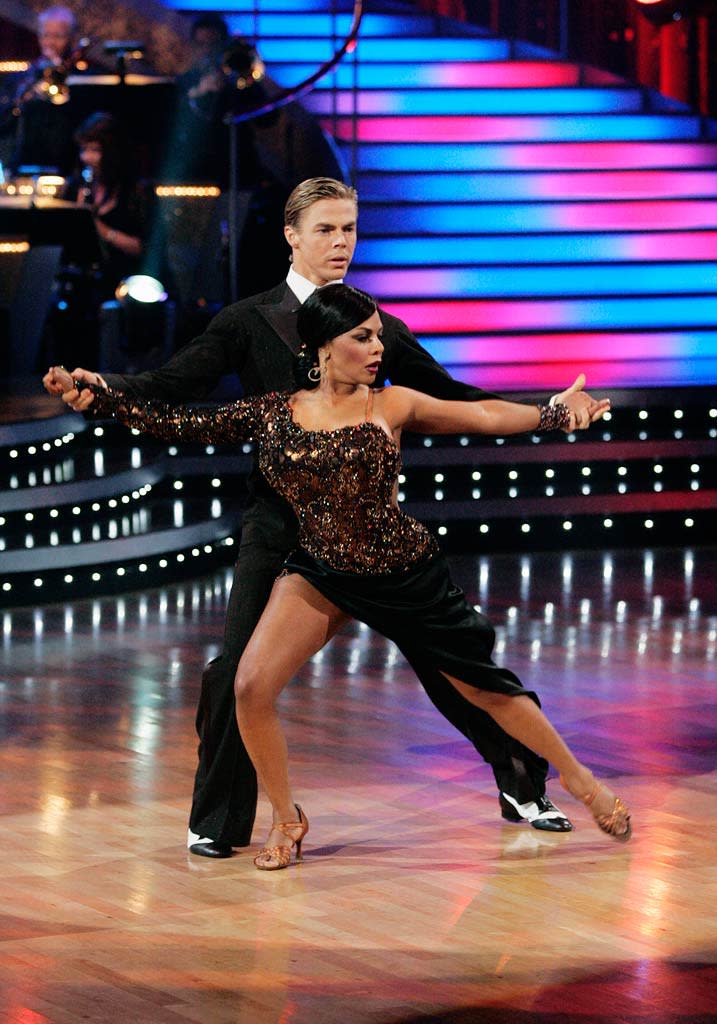 Lil' Kim and Derek Hough perform the Argentine Tango to "Taquito Militar" by Conjunto Tipico Del Tango on "Dancing with the Stars."