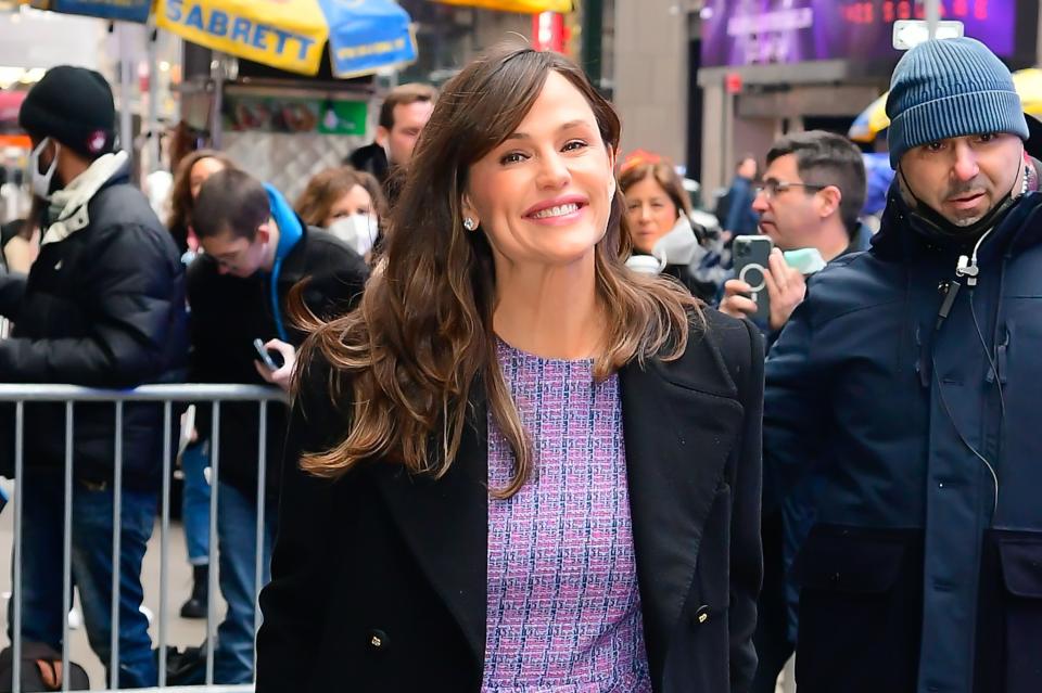 <p><a href="https://www.townandcountrymag.com/leisure/arts-and-culture/g40773233/jennifer-garner-red-carpet-style-photos/" rel="nofollow noopener" target="_blank" data-ylk="slk:Jennifer Garner" class="link ">Jennifer Garner</a> is best known for her beloved roles in <em>Alias</em> and <em>13 Going on 30</em>, but there's another project of hers that we think is equally as iconic and shouldn't be overlooked: her "<a href="https://www.instagram.com/p/CglFhdRg6J6/" rel="nofollow noopener" target="_blank" data-ylk="slk:Pretend Cooking Show" class="link ">Pretend Cooking Show</a>" on Instagram. Since joining the social media platform in 2018, the down-to-earth star has been hilariously playing out her Food Network chef dreams in her kitchen, where she is seen whipping up all sorts of meals, desserts, and shakes using top-rated cookware on video. Unsurprisingly, there's a ton of kitchen tools and gadgets she uses, but we made the work easy for you and scoured her Instagram account for her favorite essentials. From durable dutch ovens to sleek appliances, here are Garner's cooking and baking must-haves.</p>