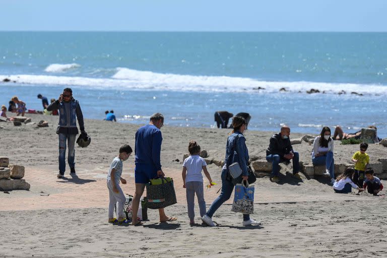 En Lido di Ostia, cerca de Roma, volvieron a abrir las playas