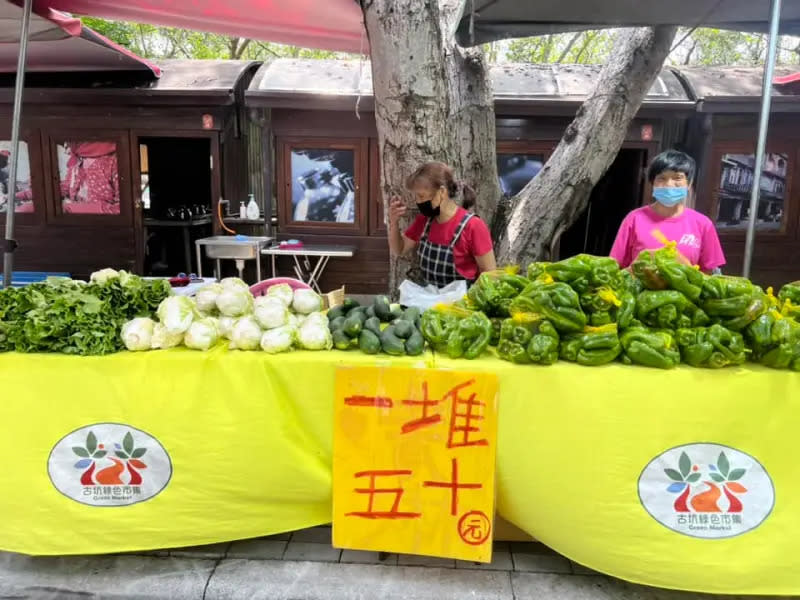 ▲謝金河董事長分享逛古坑綠色隧道的心得。（圖／取自謝金河臉書）