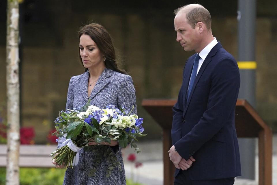 Catherine, Duchess of Cambridge (L) and Britain's Prince William, Duke of Cambridge (R) lay flowers at the official opening of the Glade of Light memorial