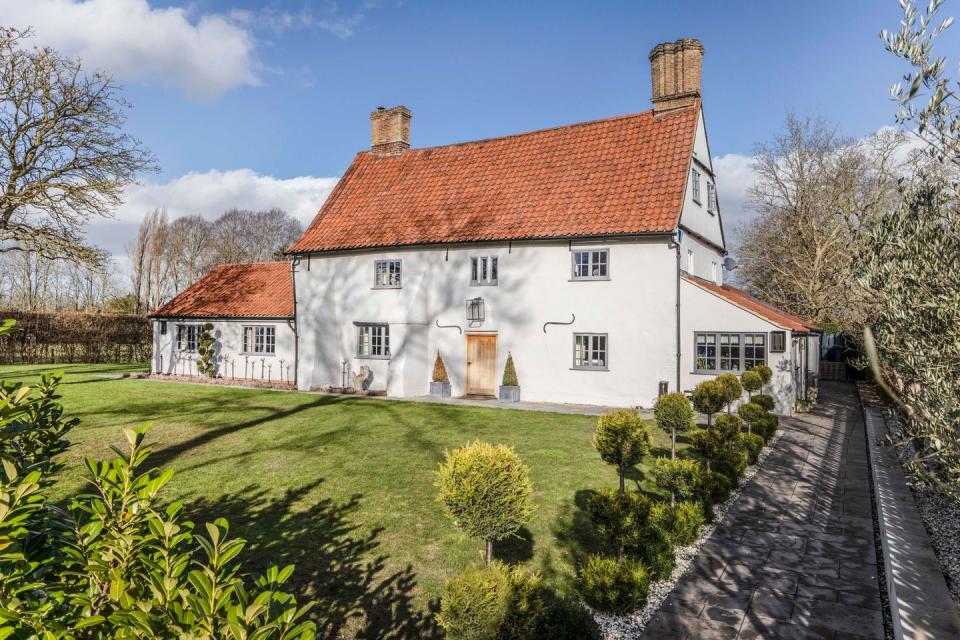 lordship cottage for sale gardens