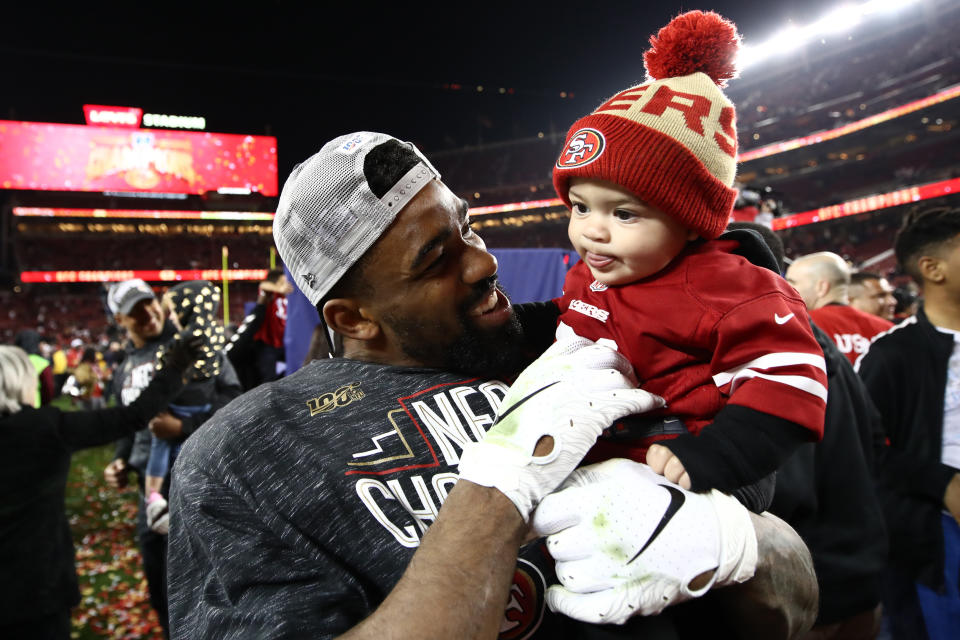 SANTA CLARA, CALIFORNIA - JANUARY 19: Raheem Mostert #31 of the San Francisco 49ers celebrates with his son, Gunnar, after winning the NFC Championship game against the Green Bay Packers at Levi's Stadium on January 19, 2020 in Santa Clara, California. The 49ers beat the Packers 37-20. (Photo by Ezra Shaw/Getty Images)