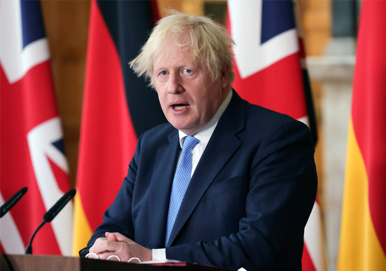 英國首相強森（Boris Johnson）表示，將要求所有抵達英國的旅客進行隔離，直到他們能夠拿出新冠肺炎PCR檢測陰性證明為止。取自Flickr by Number 10。