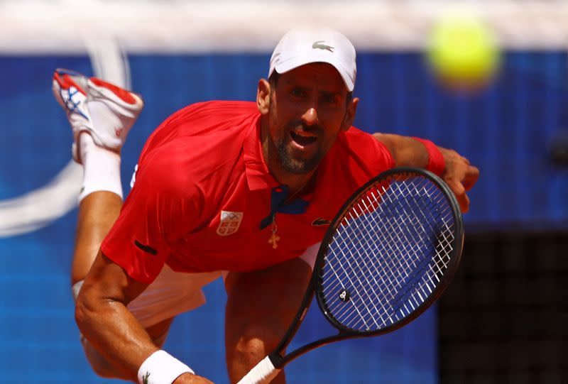 El tenista serbio Novak Djokovic durante su partido ante el español Rafael Nadal, durante la segunda ronda de los Juegos Olímpicos de París 2024, en Roland-Garros, París, Francia