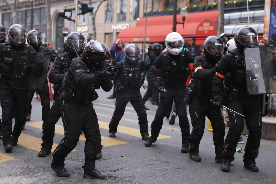 Une enquête judiciaire a été ouverte ce samedi 25 mars après la diffusion d’un enregistrement du Monde et de Loopsider des policiers présentés comme des membres de la Brav-M menaçant et insultant des manifestants. 