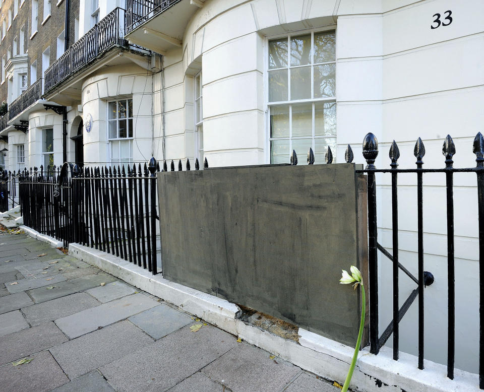 Flowers are left at the scene in Montagu Square after Scot Young died after reportedly falling onto railings at the upmarket London property, Dec. 10, 2014.