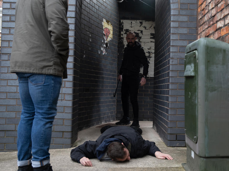 FROM ITV

STRICT EMBARGO - No Use Before Saturday 10th December 2022

Coronation Street - Ep 1084243

Tuesday 3rd January 2023

Spider Nugent [MARTIN HANCOCK] comes face to face with Griff [MICHAEL CONDRON] who knocks him out cold with a crowbar.

Picture contact - David.crook@itv.com

Photographer - Danielle Baguley

This photograph is (C) ITV Plc and can only be reproduced for editorial purposes directly in connection with the programme or event mentioned above, or ITV plc. Once made available by ITV plc Picture Desk, this photograph can be reproduced once only up until the transmission [TX] date and no reproduction fee will be charged. Any subsequent usage may incur a fee. This photograph must not be manipulated [excluding basic cropping] in a manner which alters the visual appearance of the person photographed deemed detrimental or inappropriate by ITV plc Picture Desk. This photograph must not be syndicated to any other company, publication or website, or permanently archived, without the express written permission of ITV Picture Desk. Full Terms and conditions are available on  www.itv.com/presscentre/itvpictures/terms
