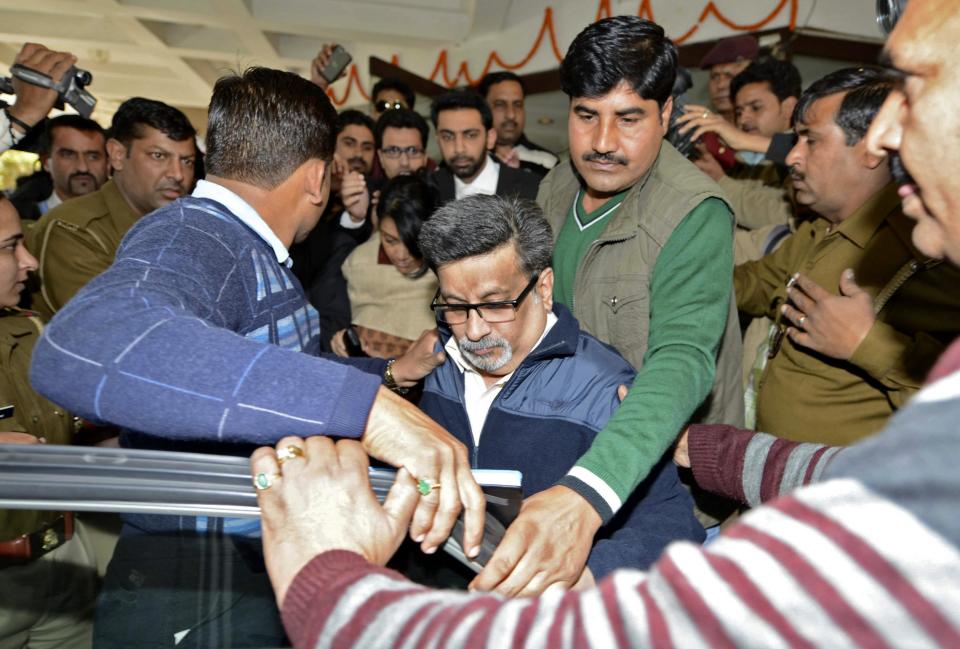 Dentists Rajesh Talwar (front C) and wife Nupur (back C, in shawl) are taken to a court in Ghaziabad on the outskirts of New Delhi November 25, 2013. An Indian court on Monday found the dentist couple guilty of murdering their 14-year-old daughter and a servant five years ago, in a dramatic finale to a case that transfixed the country and tapped unease on both sides of the rich-poor divide. Aarushi Talwar was found with her throat slit at the family home in Noida, an affluent town of new shopping malls and offices near Delhi, in 2008. A day later, the body of the family servant, Hemraj, was discovered. Rajesh and Nupur Talwar were convicted in a local court in Ghaziabad, near Noida, and remanded in custody ahead of sentencing on Tuesday. REUTERS/Stringer (INDIA - Tags: CRIME LAW)