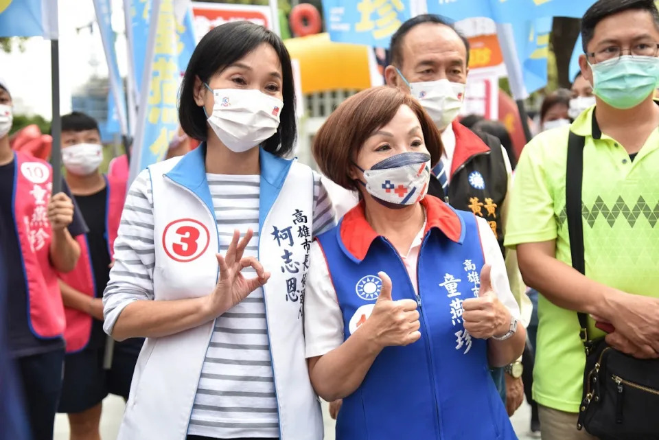 柯志恩(左)參選高雄市長全因童燕珍(中)一句話。&nbsp;&nbsp;&nbsp;圖：柯志恩競辦提供