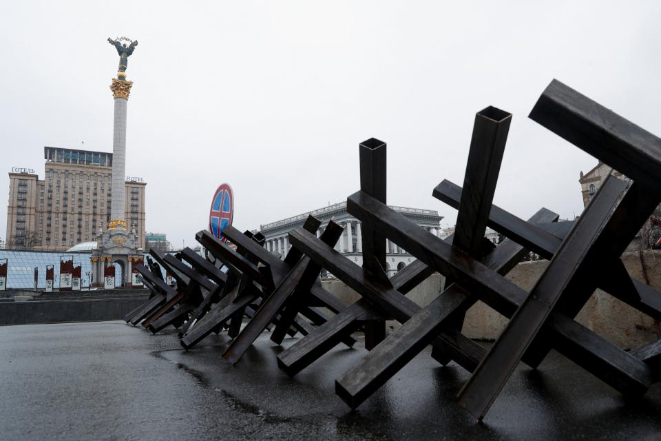 Anti-tank obstacles are seen at a checkpoint, as Russia's invasion of Ukraine continues, at the Independence Square in central Kyiv, Ukraine March 3, 2022.  REUTERS/Valentyn Ogirenko