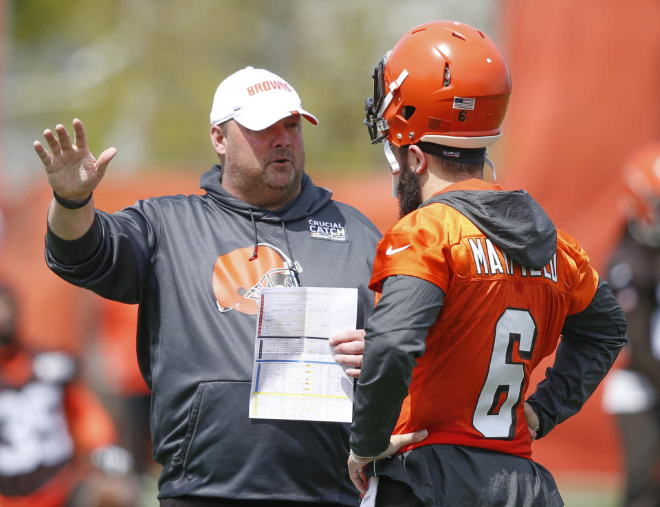 Cleveland Browns head coach Freddie Kitchens talks with quarterback Baker Mayfield during an NFL football organized team activity session at the team's training facility Wednesday, May 15, 2019, in Berea, Ohio. (AP Photo/Ron Schwane)