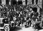 The congregation praying on the steps of the Cathedral of Saint Mary of the Assumption, where they gathered to hear mass and pray during the influenza epidemic, San Francisco, California. (Photo by Archive Photos/Getty Images)