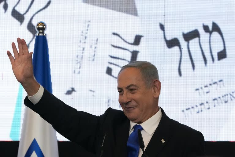 Benjamin Netanyahu, former Israeli Prime Minister and the head of Likud party, waves to his supporters after first exit poll results for the Israeli Parliamentary election at his party's headquarters in Jerusalem, Wednesday, Nov. 2, 2022. (AP Photo/Maya Alleruzzo)