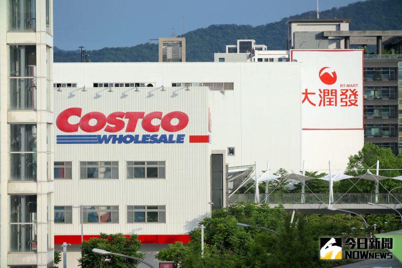 ▲國內好市多Costco賣場自今（2023）年8月8日起，只能使用富邦Costco聯名卡刷卡消費，還沒辦卡的人可了解新舊卡權益。（圖／記者陳明中攝）