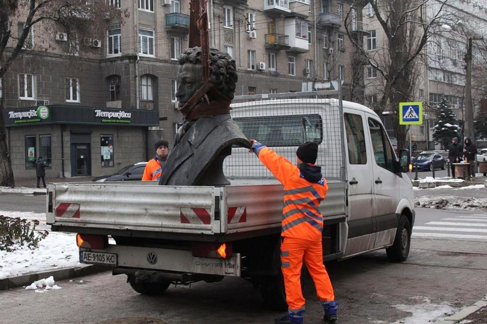 Ukraine is accelerating efforts to erase the vestiges of Soviet and Russian influence from its public spaces (Dnipro Region Administration)