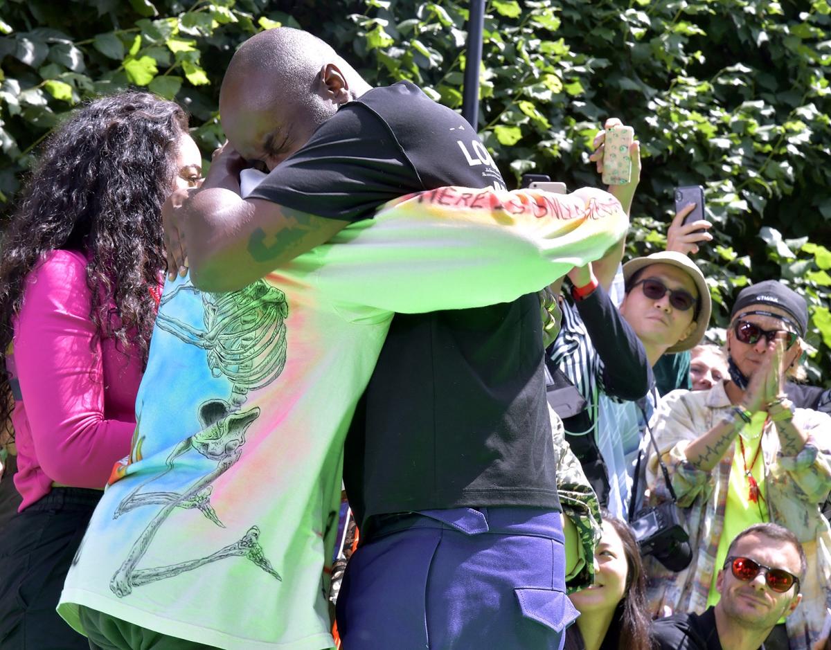 UPDATE: Watch Kanye West & Virgil Abloh Share an Emotional Hug at Louis  Vuitton's PFW Show