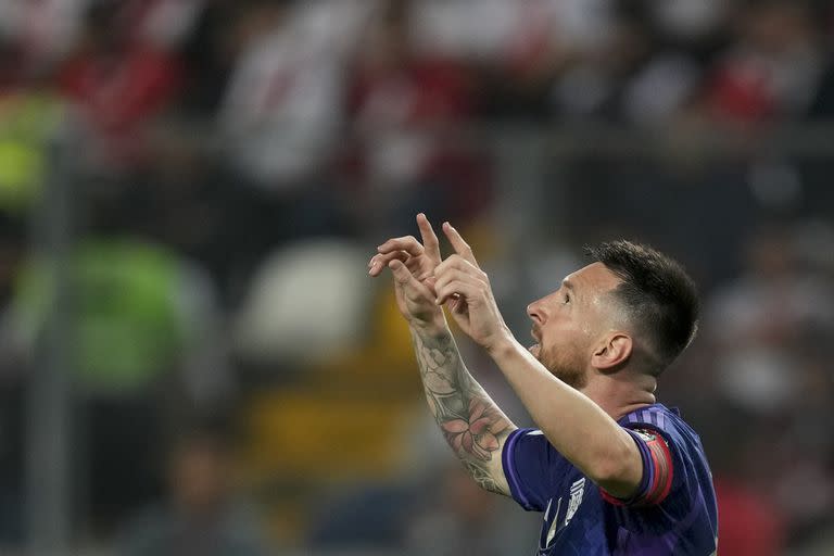 Lionel Messi volvió voraz a la titularidad y con la magia de siempre: dos goles a Perú para la victoria de la Argentina en la cuarta fecha de la eliminatoria sudamericana para el Mundial de 2026.