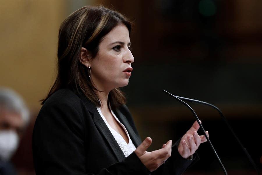 Adriana Lastra, portavoz del grupo parlamentario socialista, interviene en el debate de la moción de censura. (Photo: EFE)