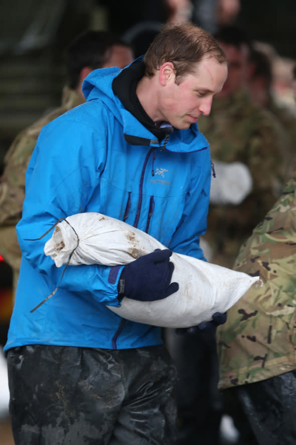DATCHET, UNITED KINGDOM - FEBRUARY 14:  Prince William, Duke of Cambridge helps with flood defences around a petrol station in the centre of Dachet on February 14, 2014 in Datchet, United Kingdom.  (Photo by Peter Macdiarmid/Getty Images)
